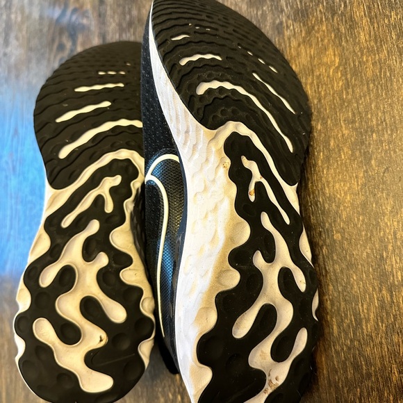 Nike FlyKnit Infinity React Size 9.5 - Picture 2 of 5